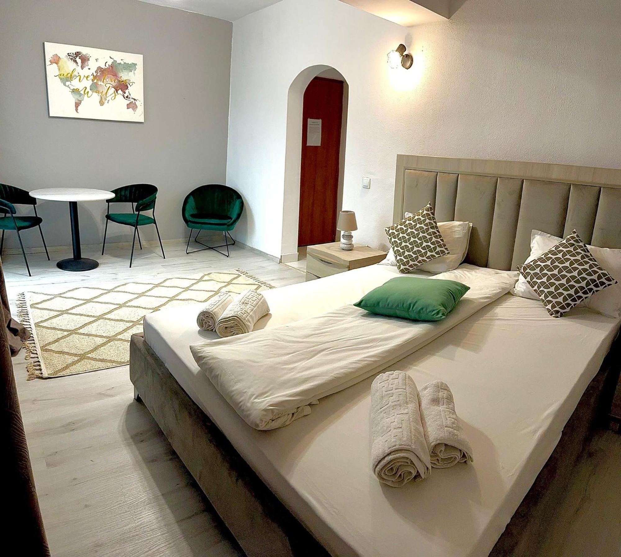 Hotel Green House 크라이오바 외부 사진