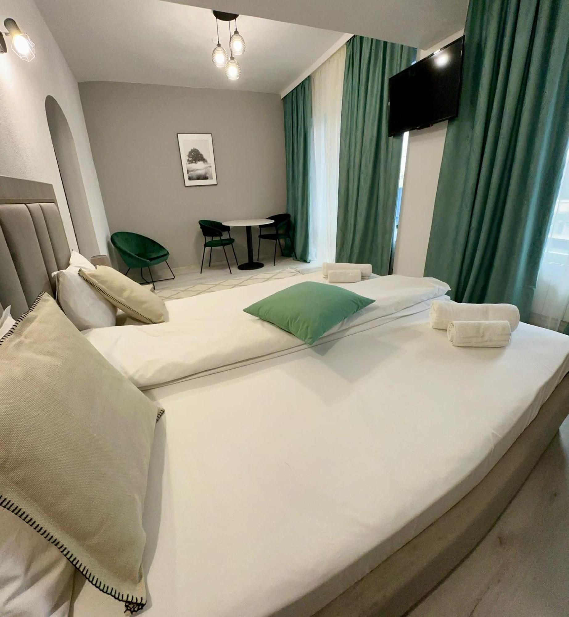 Hotel Green House 크라이오바 외부 사진
