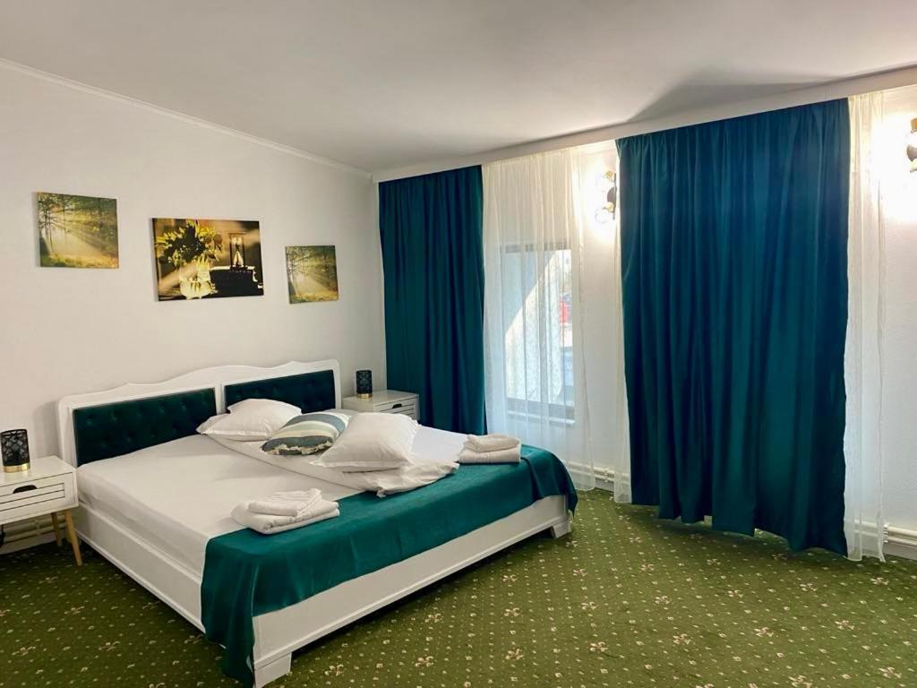 Hotel Green House 크라이오바 외부 사진